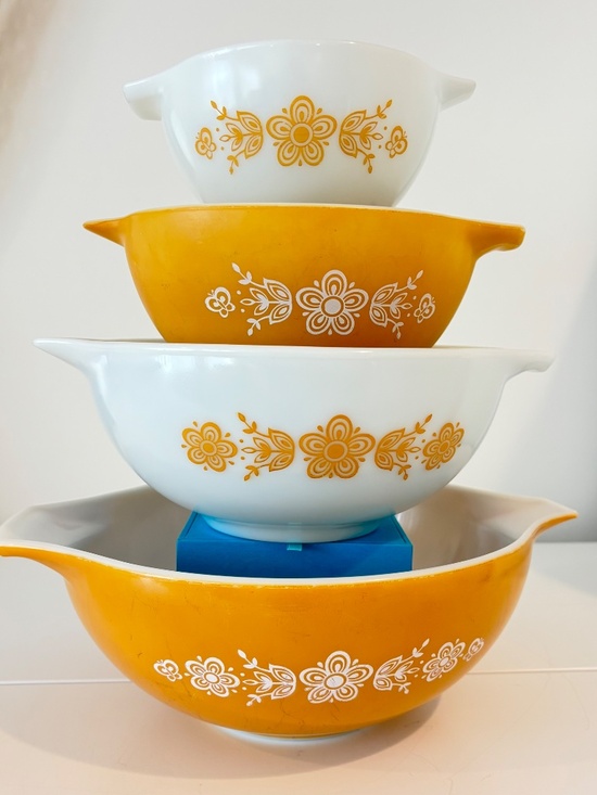 Pyrex Other - PYREX mixing bowls vintage butterfly gold Cinderella nesting set of 4 floral